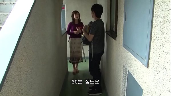 หนังโป๊ญี่ปุ่น นักศึกษาหนุ่มแอบถ่ายคู่รักข้างห้องจัดหนักกันกลางบ้านก่อนไปทำงาน