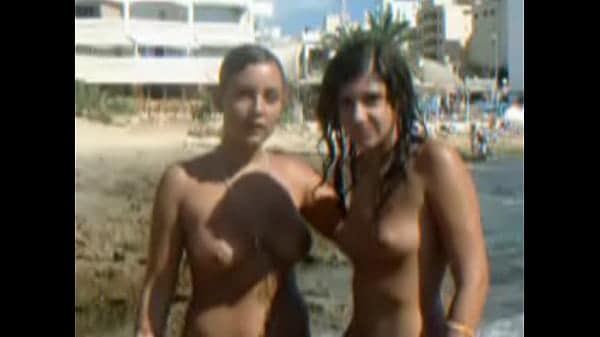 ตามแอบถ่ายสองสาวเซ็กซี่ที่ชายหาด