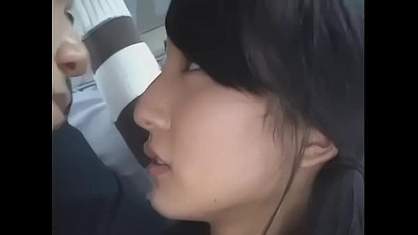 คลิปโป๊ญี่ปุ่น นักเรียนสาวถูกลวนลามบนรถไฟ
