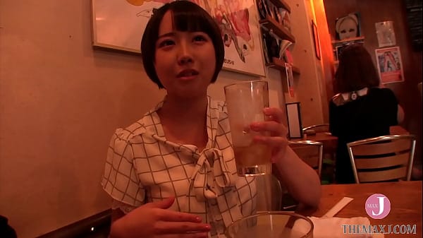 นัดสาวญี่ปุ่นมาดื่มเเล้วมอมให้เมาเอาไปซั่ม